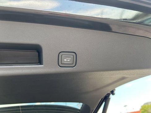 New 2026 Chevrolet Traverse LT w/ Sun and Wheel Package FWD image 32