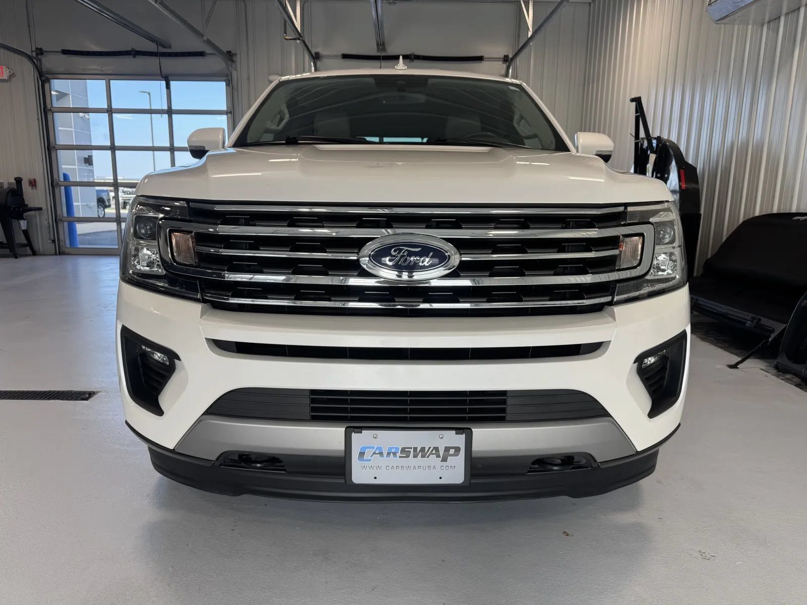 Used 2019 Ford Expedition XLT w/ Equipment Group 202A AWD/4WD image 2