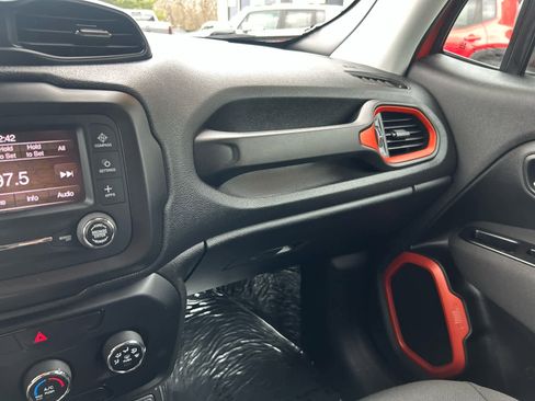 Used 2019 Jeep Renegade Sport image 20