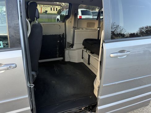 Used 2015 Dodge Grand Caravan SXT image 26