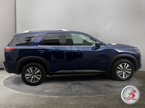 Used 2025 Nissan Pathfinder SL AWD/4WD image 8