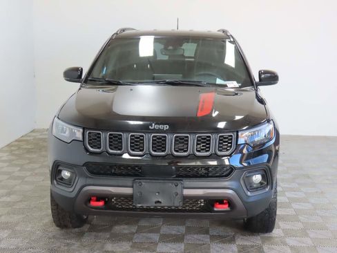 Used 2024 Jeep Compass Trailhawk image 2