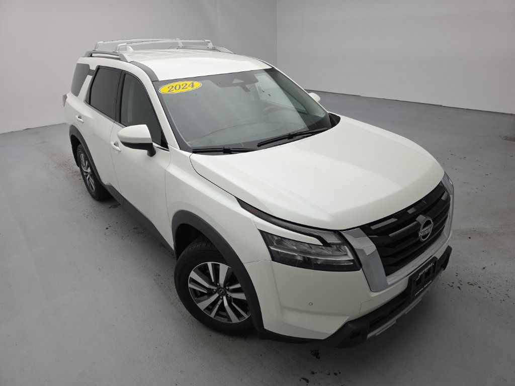 Used 2024 Nissan Pathfinder SL w/ Lighting Package (N92) AWD/4WD image 1