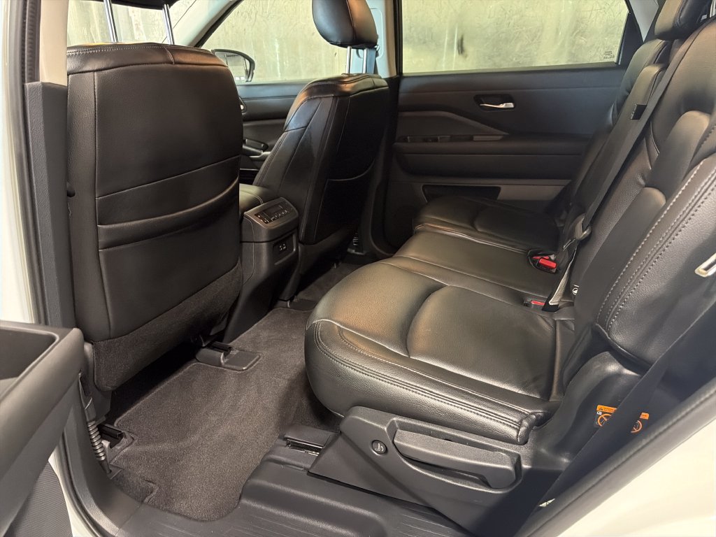 Used 2022 Nissan Pathfinder SV w/ SV Black Package FWD image 16