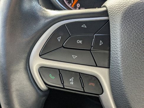 Used 2022 Jeep Grand Cherokee Laredo X image 26