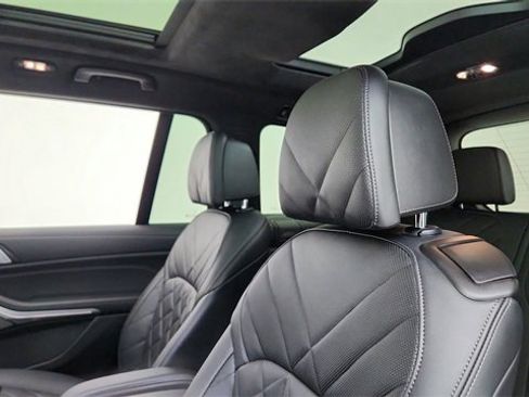 Used 2024 BMW X7 xDrive40i w/ M Sport Package image 33