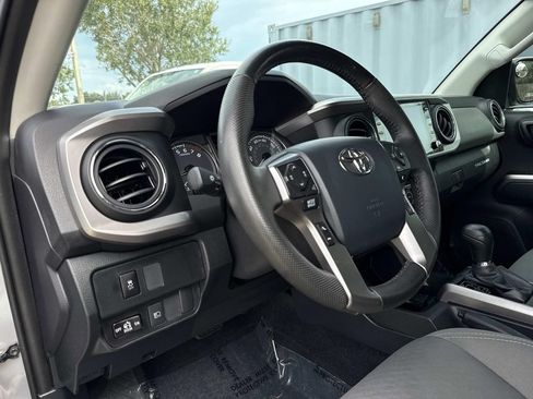 Used 2020 Toyota Tacoma SR5 RWD image 25