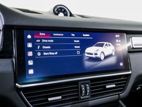 Certified 2023 Porsche Cayenne Platinum Edition image 18