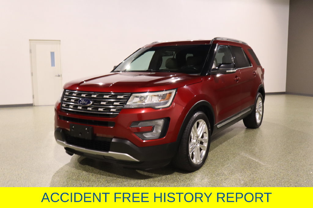 Used 2017 Ford Explorer XLT w/ Equipment Group 202A FWD image 6
