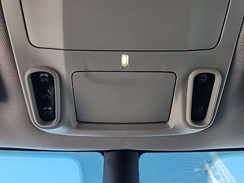 Used 2023 Chrysler Pacifica Limited image 37