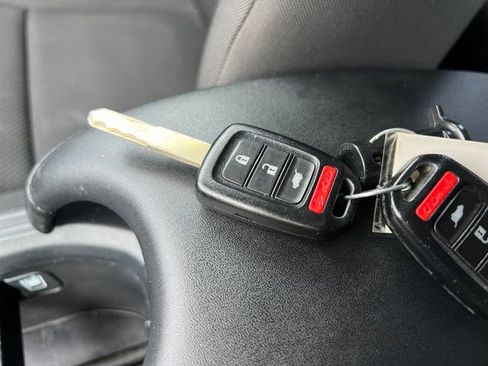 Used 2022 Honda HR-V LX image 32