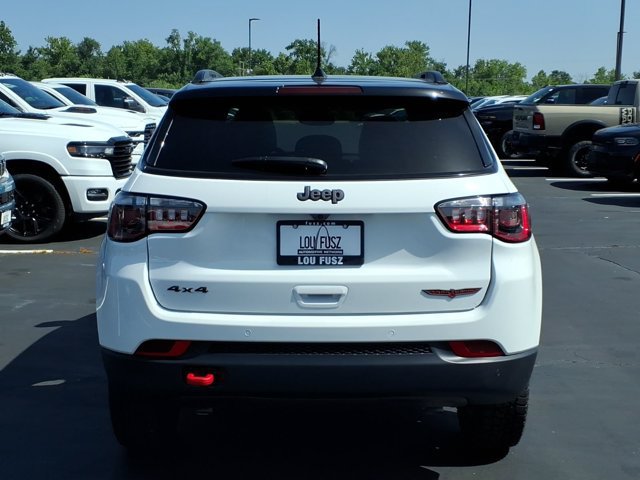New 2026 Jeep Compass Trailhawk w/ Sun, Sound & Navigation Group AWD/4WD image 21