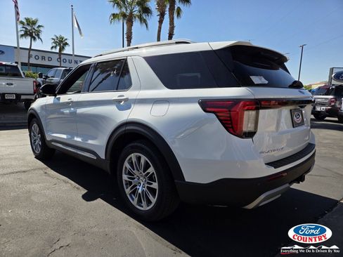 New 2026 Ford Explorer Platinum RWD image 3