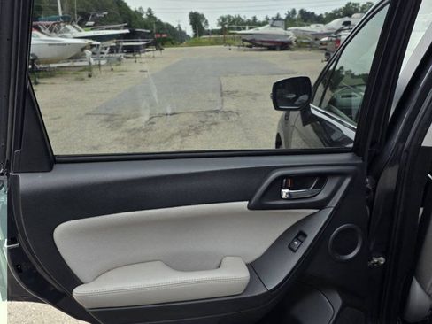 Used 2014 Subaru Forester 2.5i Touring AWD/4WD image 19
