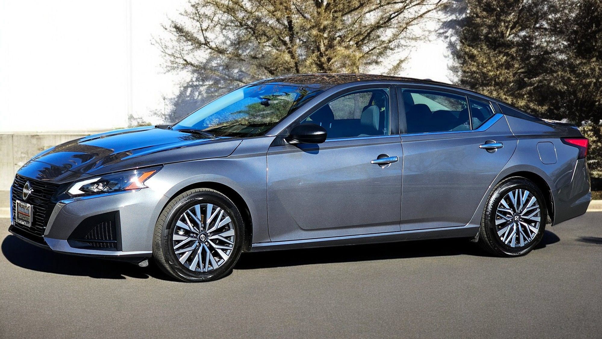 Used 2024 Nissan Altima 2.5 SV FWD image 1
