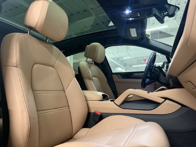 Certified 2026 Porsche Cayenne E-Hybrid Coupe AWD/4WD image 25