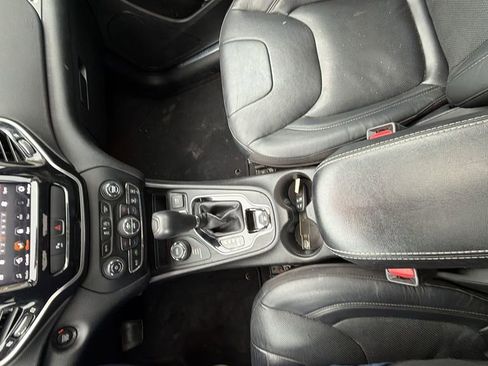 Used 2020 Jeep Cherokee Limited image 23