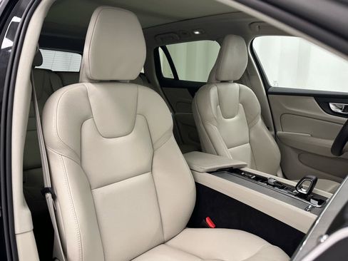 Used 2023 Volvo V60 B5 Cross Country Plus w/ Climate Package image 19