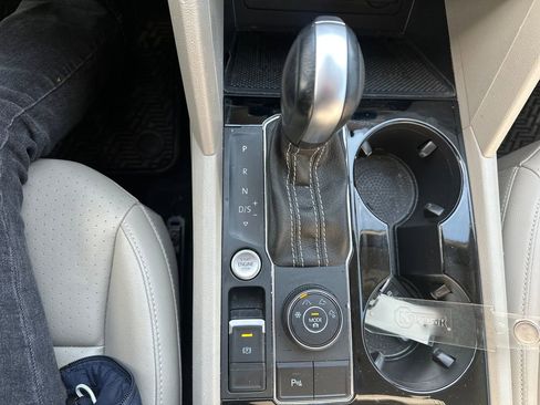 Used 2023 Volkswagen Atlas SE w/ Black Wheel Package image 12