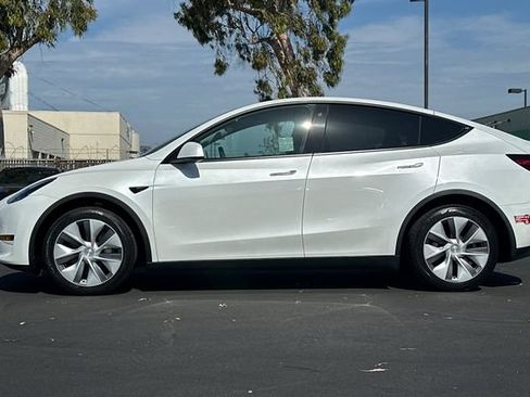 Used 2023 Tesla Model Y AWD image 7