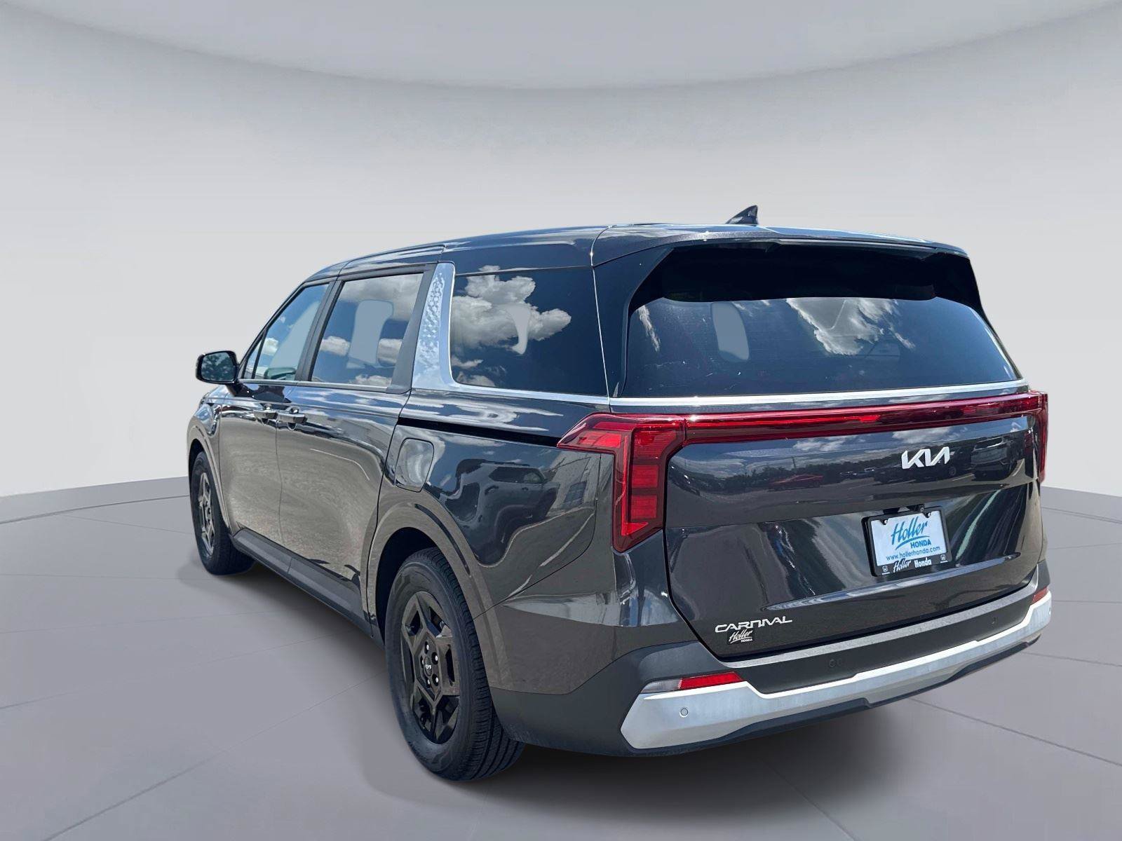 Used 2025 Kia Carnival FWD image 6