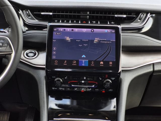 Used 2023 Jeep Grand Cherokee Limited AWD/4WD image 21