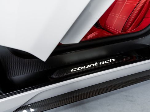 Used 2022 Lamborghini Aventador Countach image 13