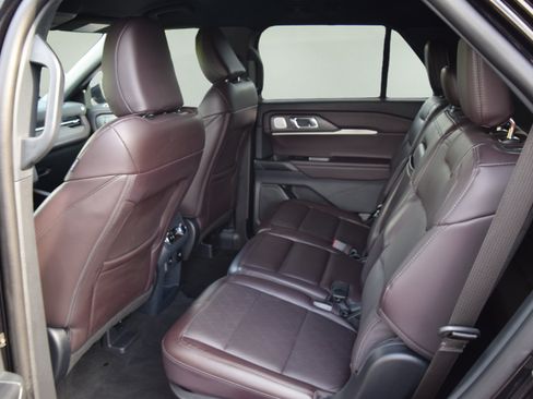 Used 2026 Ford Explorer Platinum AWD/4WD image 8