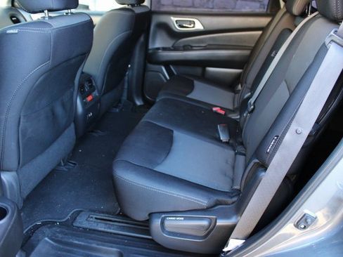 Used 2019 Nissan Pathfinder S image 5