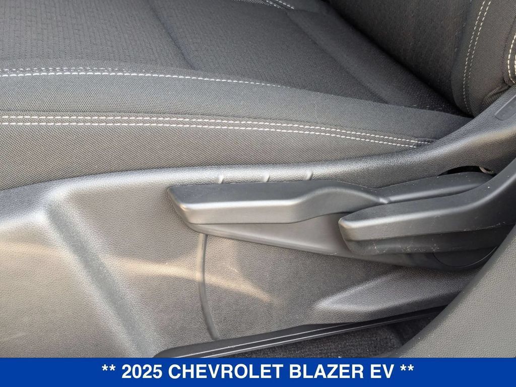 New 2025 Chevrolet Blazer EV LT AWD/4WD image 13