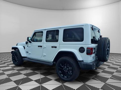 Used 2025 Jeep Wrangler Unlimited Sahara AWD/4WD image 25