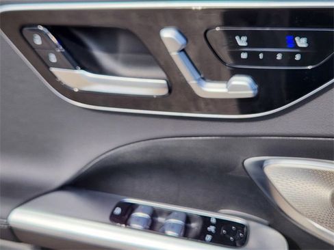 New 2025 Mercedes-Benz C 300 4MATIC Sedan image 9