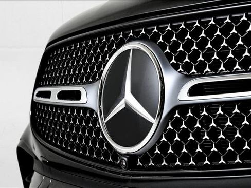 New 2025 Mercedes-Benz GLC 350e 4MATIC image 3