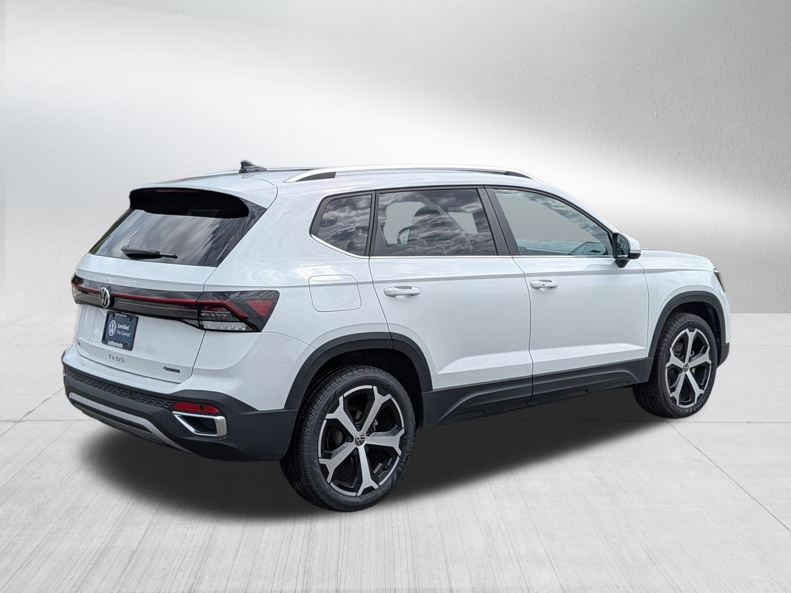 Certified 2025 Volkswagen Taos SEL AWD/4WD image 7