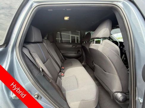 Used 2024 Toyota Corolla Cross AWD Hybrid image 11