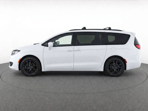 Used 2018 Chrysler Pacifica Touring-L Plus w/ S Appearance Package FWD image 5