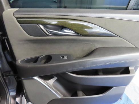 Used 2018 Cadillac Escalade ESV Platinum AWD/4WD image 43