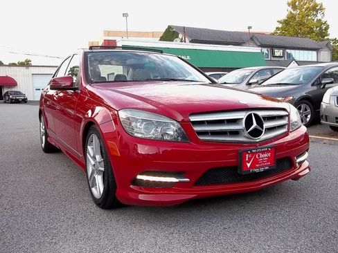 Used 2011 Mercedes-Benz C 300 4MATIC Sedan image 4