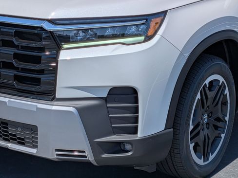 New 2026 Honda Pilot Touring image 9