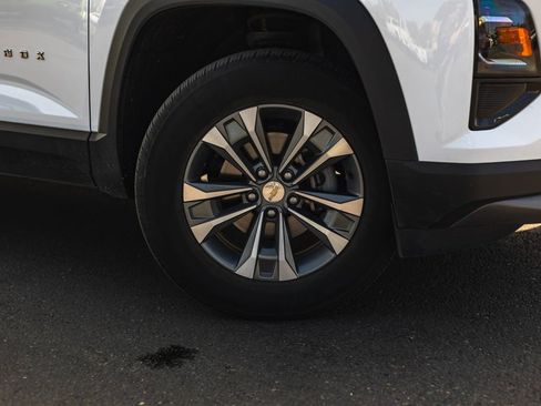 Used 2025 Chevrolet Equinox LT image 3