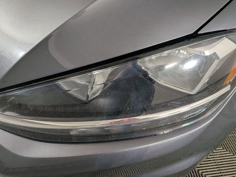 Used 2019 Volkswagen Golf S image 14