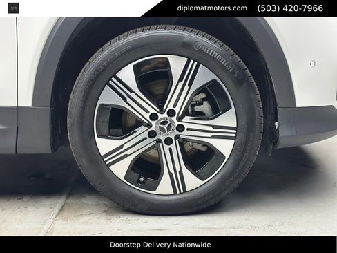 Used 2024 Mercedes-Benz EQB 300 4MATIC image 36