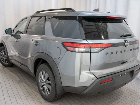New 2025 Nissan Pathfinder SV w/ Black Appearance Package image 4