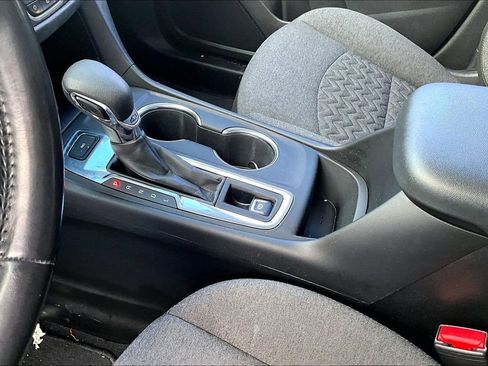 Used 2022 Chevrolet Equinox LT image 17