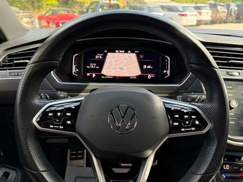 Used 2022 Volkswagen Tiguan SEL R-Line AWD/4WD image 30