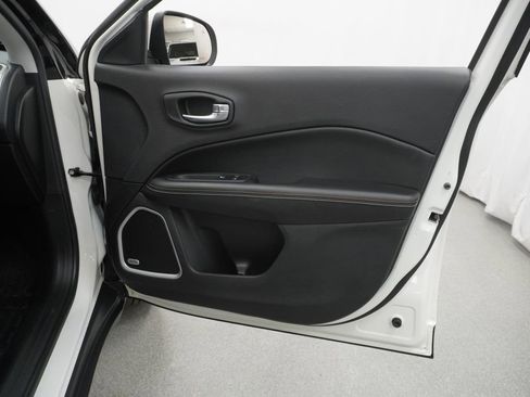 Certified 2020 Jeep Compass Latitude image 46