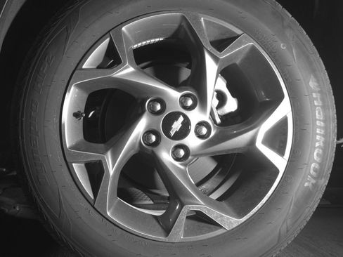 Used 2025 Chevrolet Trax LT FWD image 14