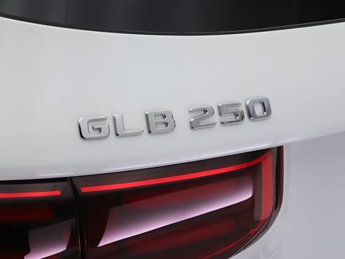 Used 2026 Mercedes-Benz GLB 250 image 19