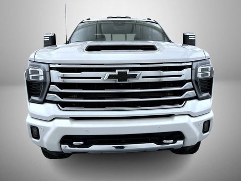 Used 2024 Chevrolet Silverado 2500 High Country w/ Technology Package AWD/4WD image 2