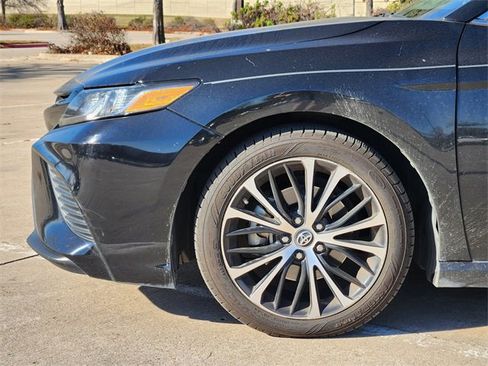 Used 2019 Toyota Camry SE image 8